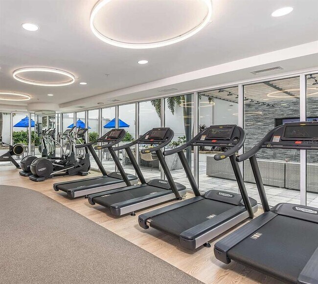 Building Photo - 413 E Pine St