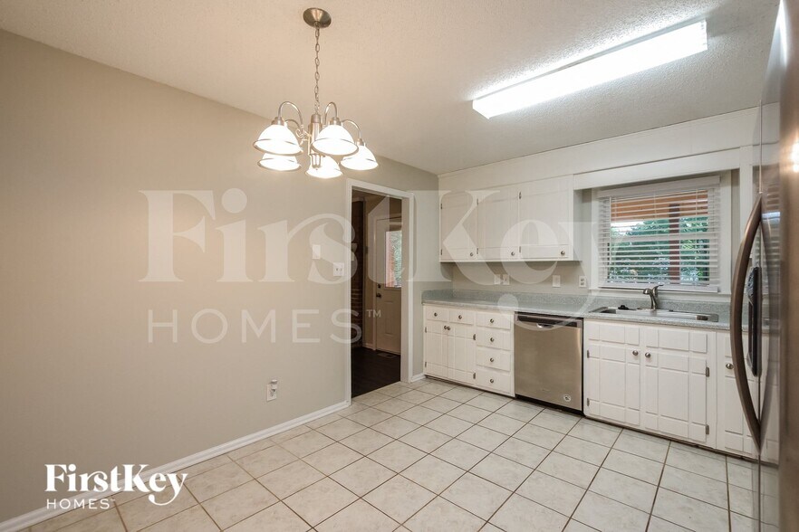 Building Photo - 1023 Lightwood Dr