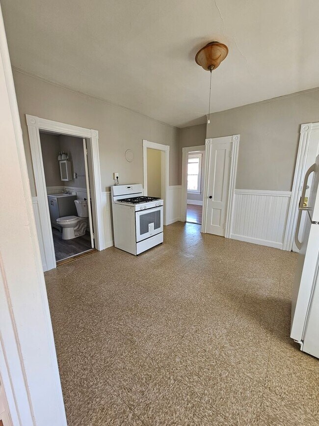 Building Photo - 41 Hevey St