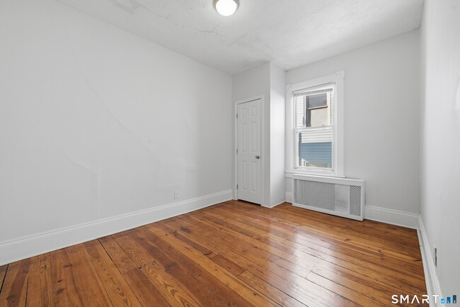 Building Photo - 394 Gregory St