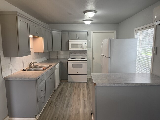 Building Photo - 19 Q St NW