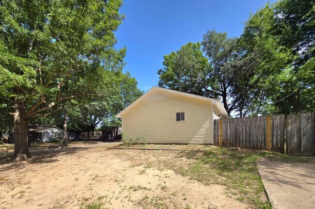 Primary Photo - 172 Gaskins St