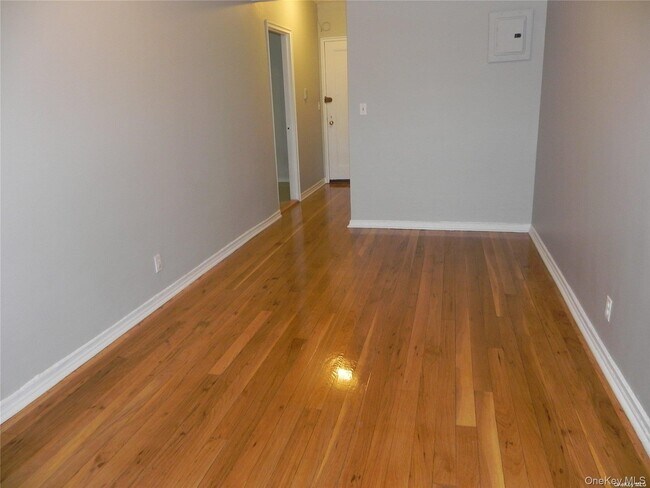 Building Photo - 12 Welwyn Rd