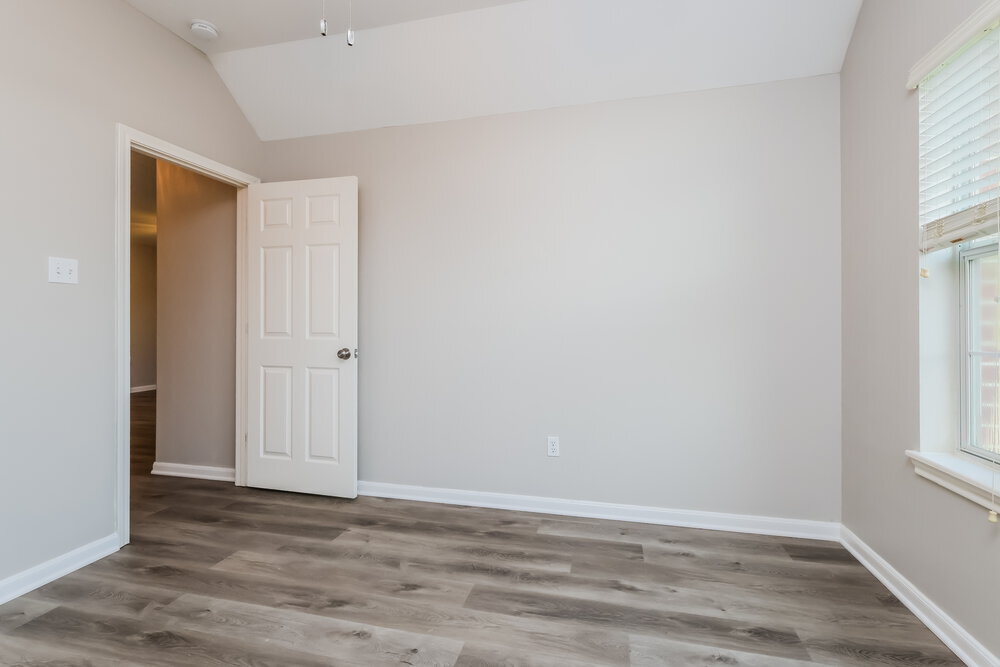 Building Photo - 985 Oak Falls Dr