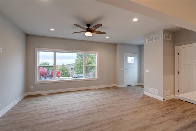 Building Photo - 139 Prairie Heights Dr