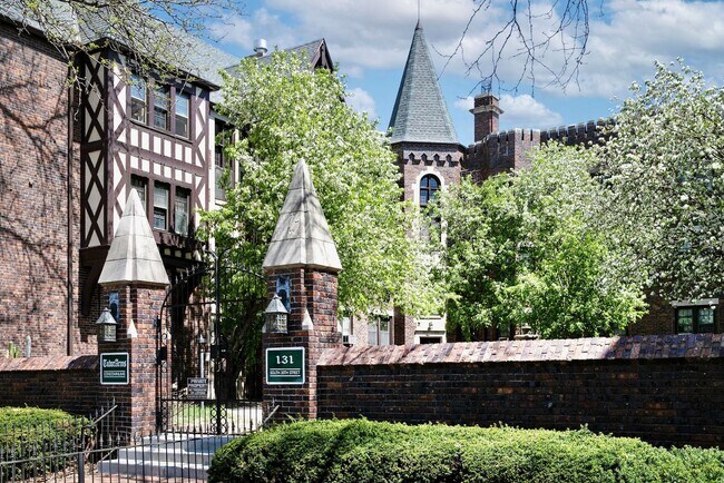 Building Photo - Spacious Two Bedroom Condo in Blackstone!