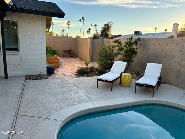 Building Photo - 4414 S Terrace Rd