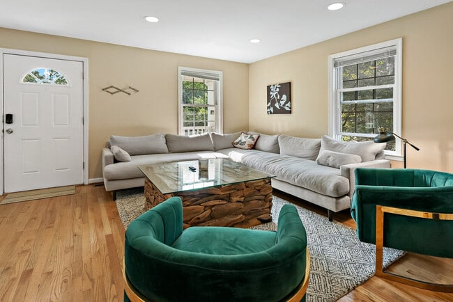 Building Photo - 9 S Walter Reed Dr