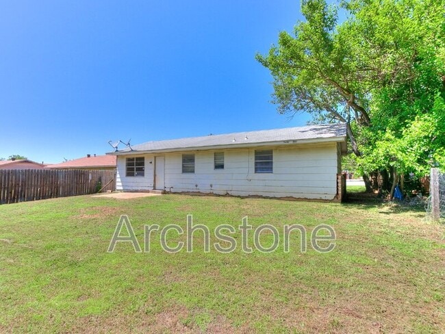 Building Photo - 8814 NE 13th St