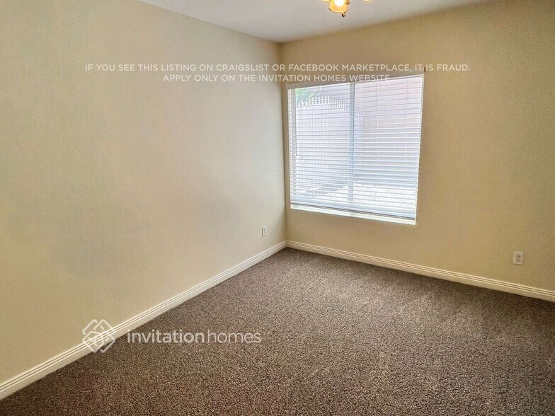 Building Photo - 280 Plaza Carmelina Ct