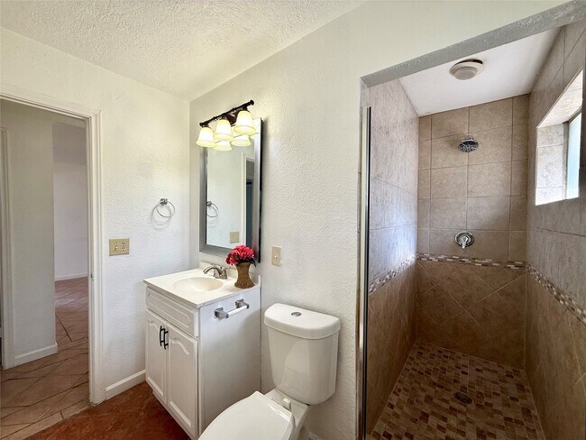 Building Photo - 9350 Guywood St