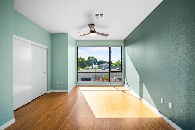 Building Photo - Townhome with EV Ready Garage!