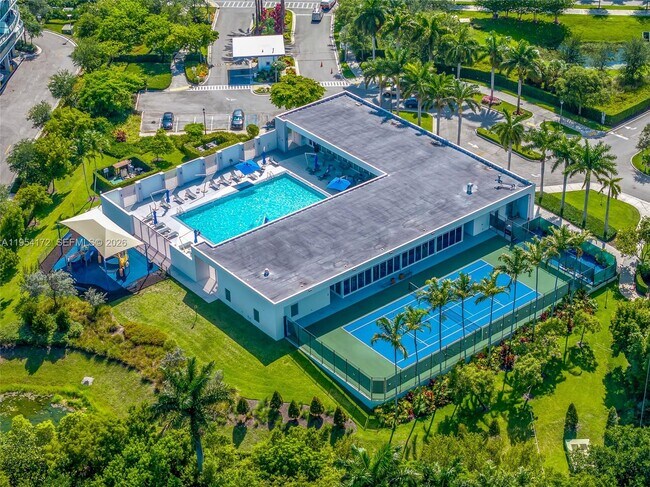 Building Photo - 14951 Royal Oaks Ln