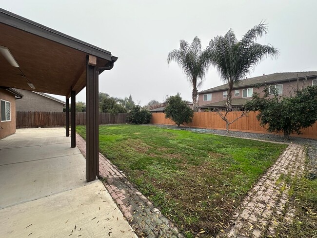 Building Photo - SW Visalia Home coming soon!!