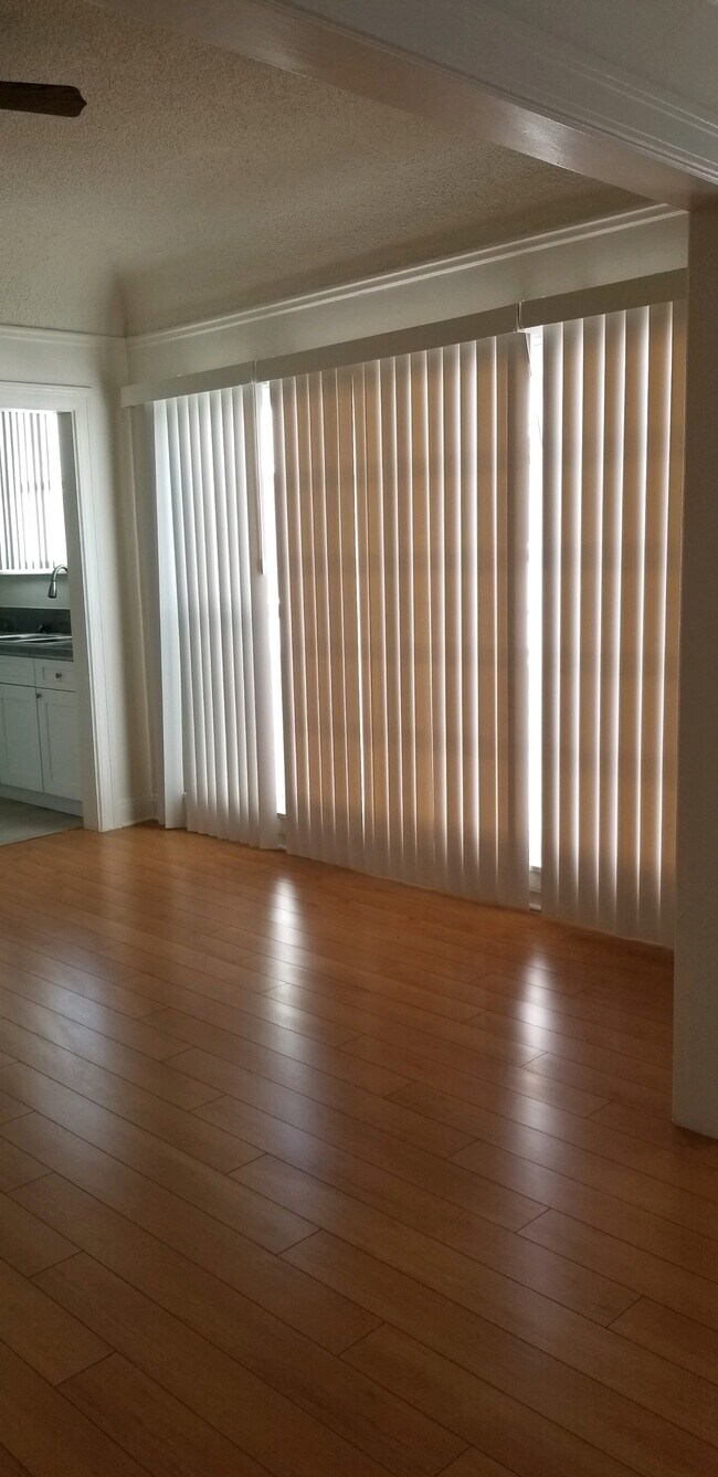 Living/dining room - 1955 N Vermont Ave