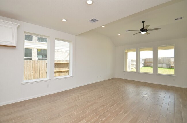 Building Photo - 5631 Pearl Vis Dr