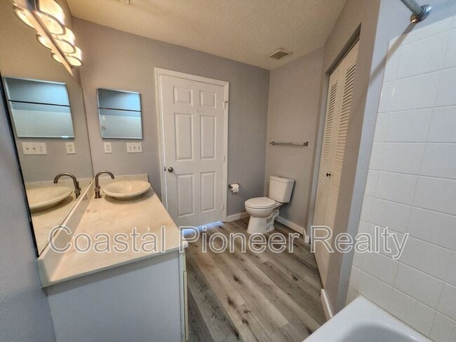 Building Photo - 9232 Lake Chase Island Way