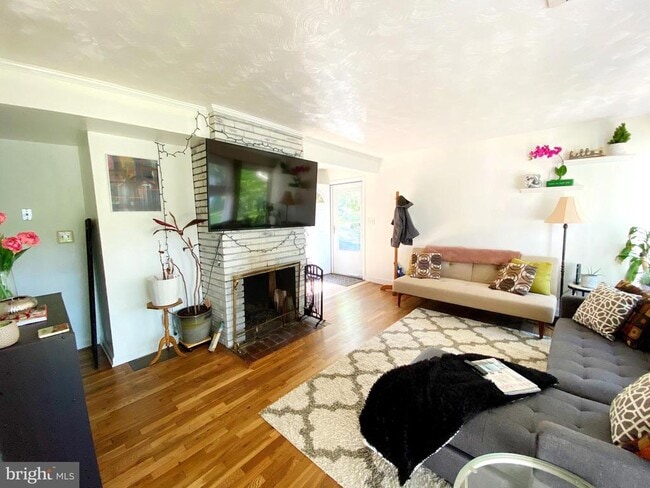 Building Photo - 5705 Denfield Rd