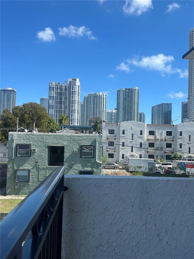 Building Photo - 529 SW 4th St