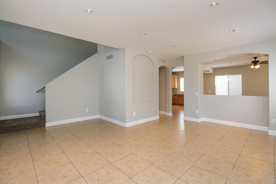 Building Photo - 2027 S 87th Pl