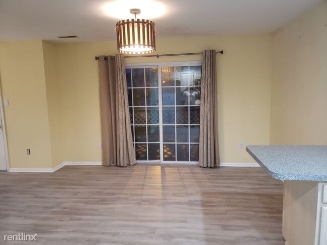 Building Photo - 3 br, 3 bath Townhome - 21 Patcong Dr