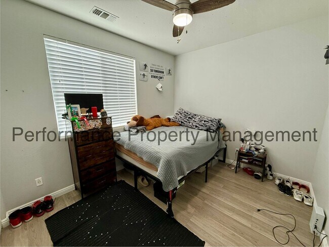 Building Photo - Gorgeous 5 Bed/3 Bath Rio Bravo Home w/ RBP & Security Deposit Alternative Option