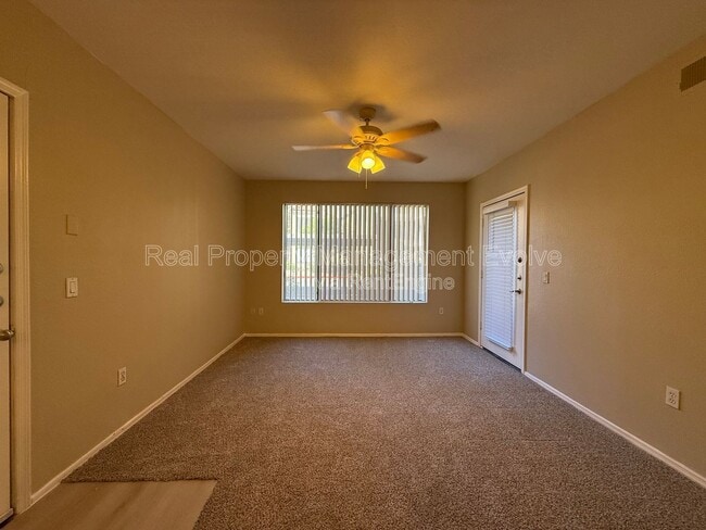 Building Photo - 4925 E Desert Cove Ave