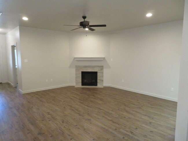 Building Photo - 2115 9th St