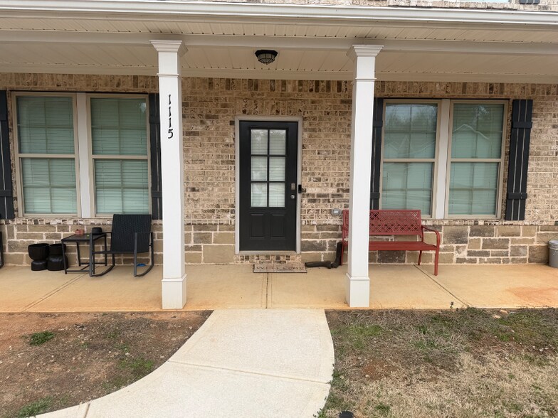 Building Photo - 1115 Burgundy Dr