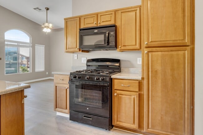 Building Photo - 3520 Glorious Iris Pl