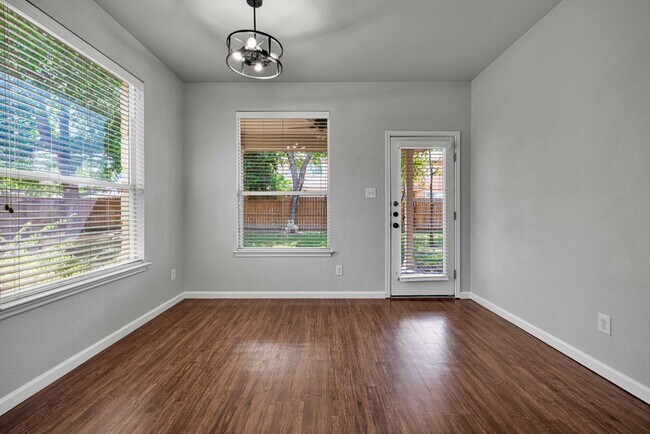 Building Photo - 439 Dandelion Bend
