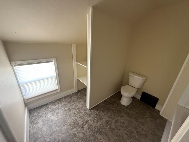 Building Photo - 1835 Dunlap Ave