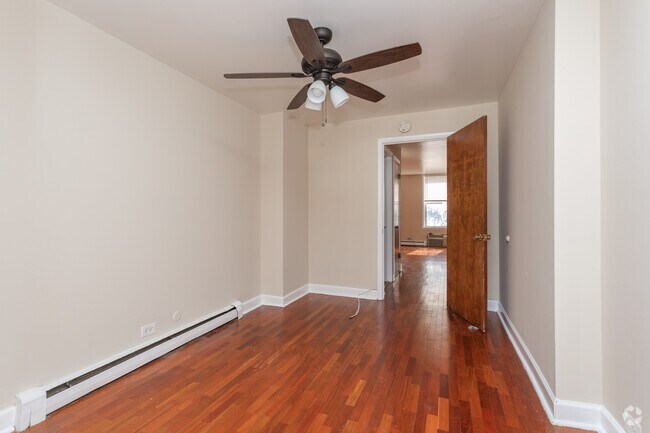 Interior Photo - 1162 - 1168 N La Salle Blvd