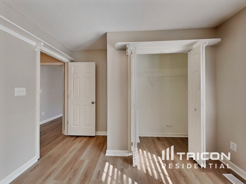 Building Photo - 1004 Spruce Dr