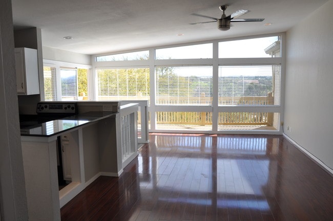 Building Photo - 1008 Clayton Nolen Dr