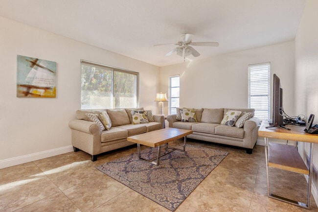 Building Photo - 427 Bellini Cir