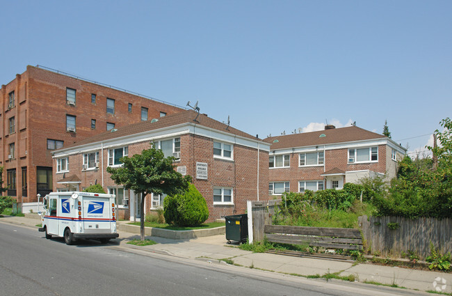 Building Photo - Long Beach Garden Apartments