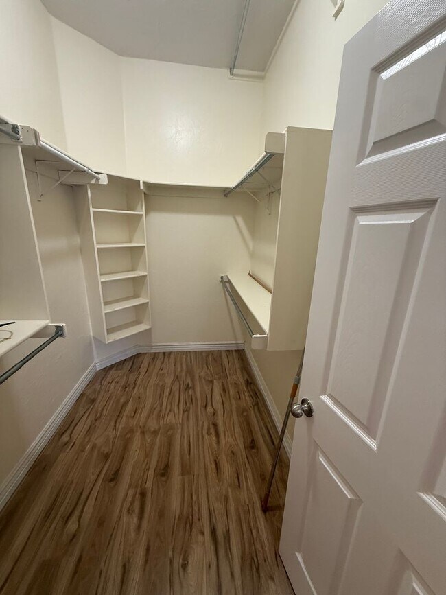 Building Photo - 3 bed, 2 living area, 2.5 baths with storm shelter gazebo!  This home has everything you need, ca...