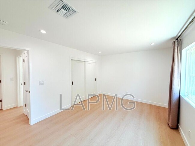 Building Photo - 10839 Fellows Ave