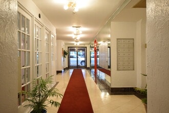 Building Photo - Gold Coast