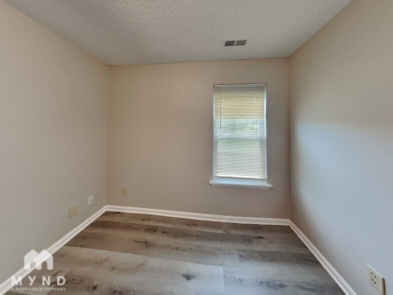 Building Photo - 150 Single Oak Dr