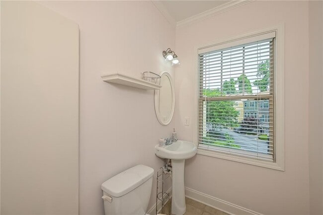 Building Photo - 1915 Sterling Oaks Cir NE