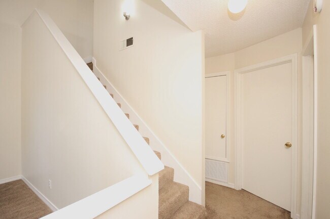 Building Photo - Spacious 3BR/2BA Home in West Pensacola – ...
