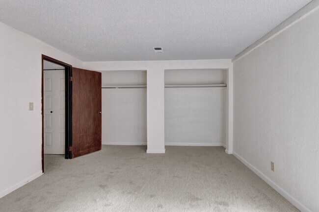 Building Photo - 266 W Rockrimmon Blvd