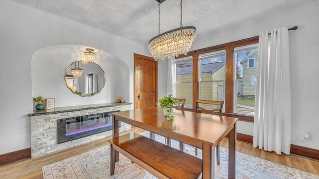 Building Photo - 715 N 14th St