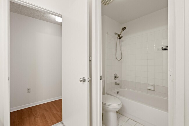 Building Photo - 6960 SW 39th St