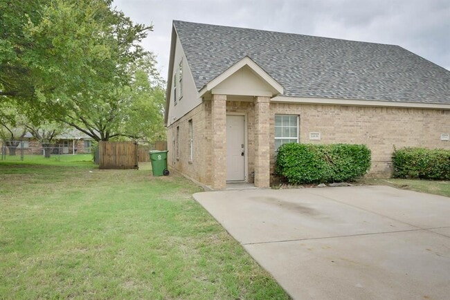 Building Photo - 510 Kings Way Dr