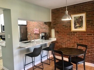 Building Photo - 807 W Trinity Ave