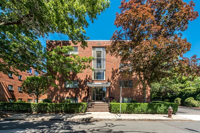 Building Photo - 9 Chester St