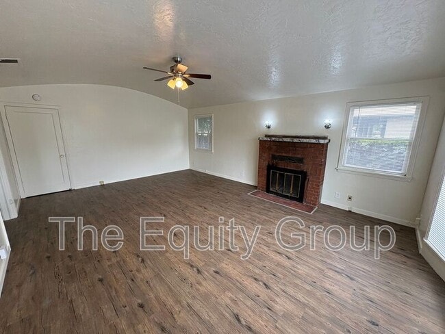 Building Photo - 309 W Noble Ave